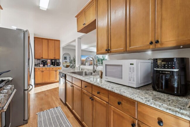 Building Photo - 609 Carlsbad St