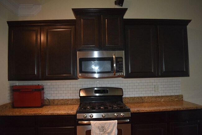 Building Photo - 2190 Harborview Dr