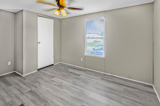 Building Photo - 534 SE 650th Rd