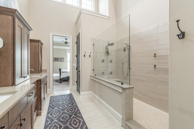 3rd Floor Master Bathroom - 112 E Carson Blvd