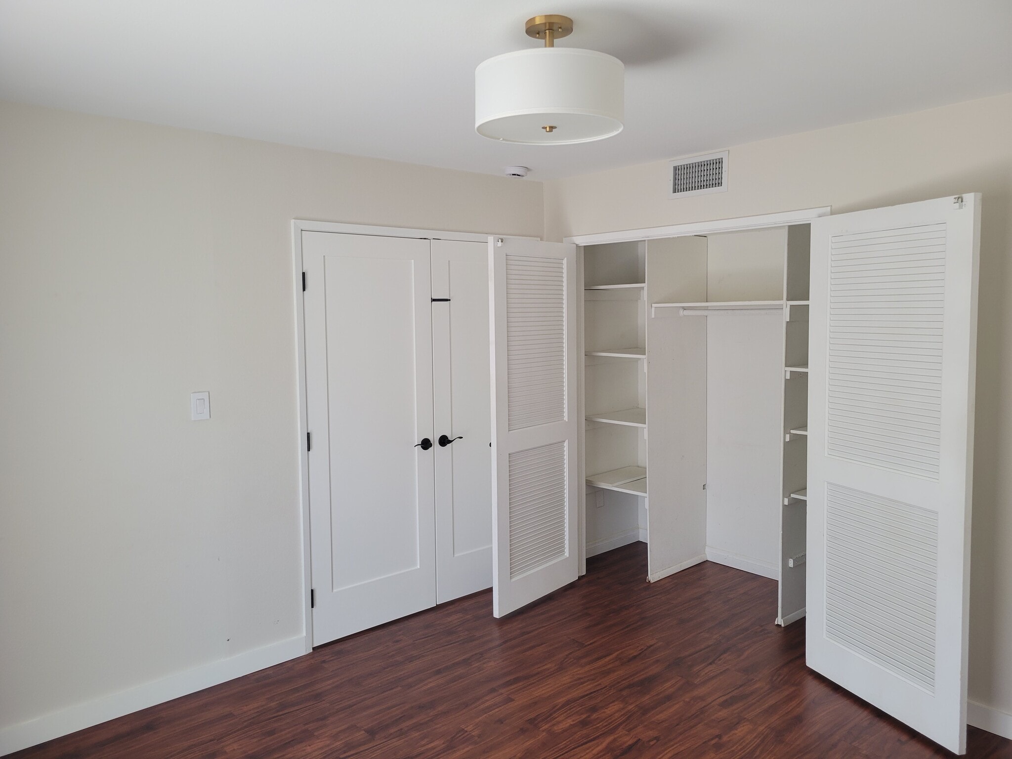 Building Photo - 11 Meadowsweet Way