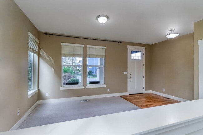 Building Photo - 5Bd/3Ba Lynnwood Home