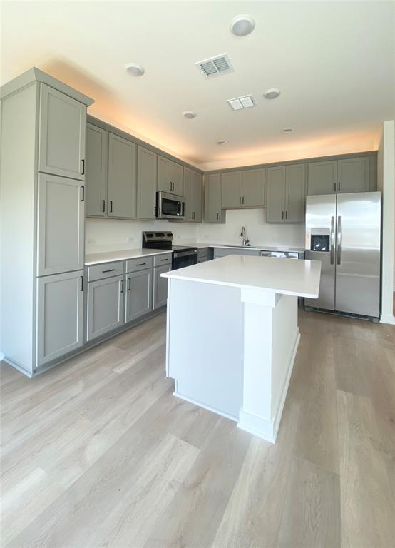 Building Photo - 700 Horseshoe Dr