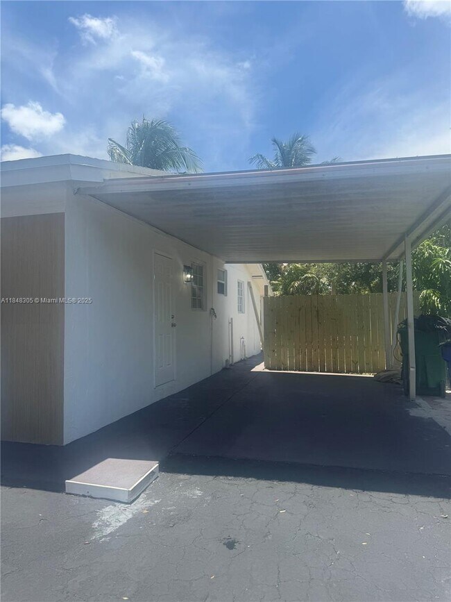 Building Photo - 1657 SW 44th Ave