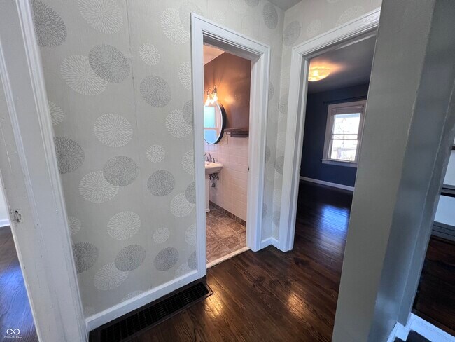 Building Photo - 1524 E 46th St