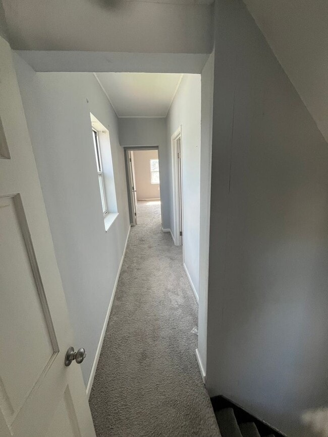 Building Photo - Three Bed, Two Bath with 2 Car Garage in N...