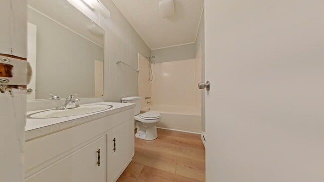 Building Photo - 914 Pine Cir Dr