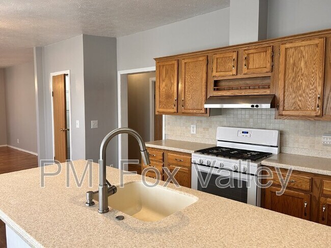 Building Photo - 5024 Shamrock Way