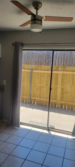 Breakfast nook - 3003 Parker Ln