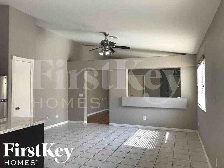 Building Photo - 3035 W Melinda Ln