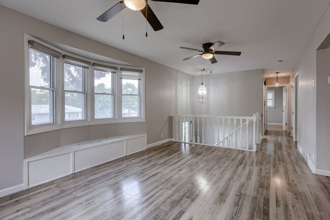 Building Photo - Must See Updated Bellevue Home!!