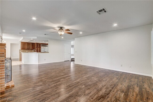 Building Photo - 9405 Mast Dr