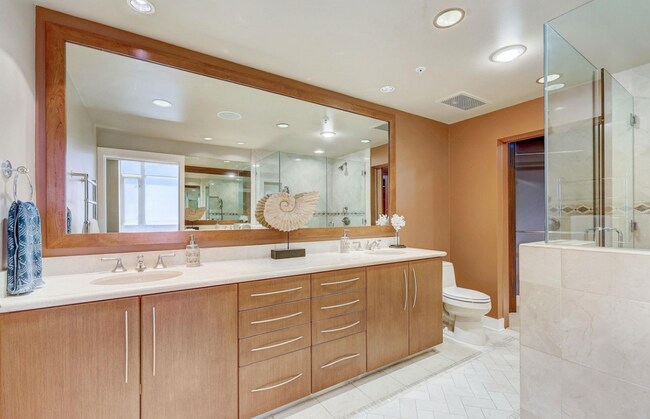 Building Photo - 700 W Harbor Dr