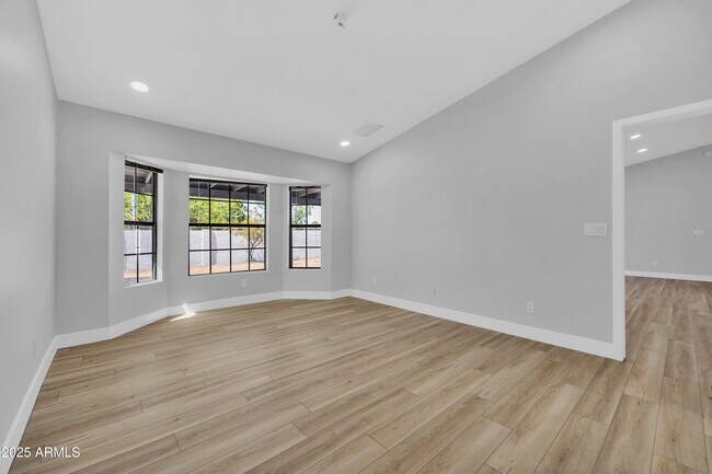 Building Photo - 5302 W Cheryl Dr