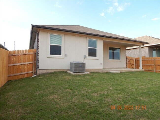 Building Photo - 705 Mais Dr