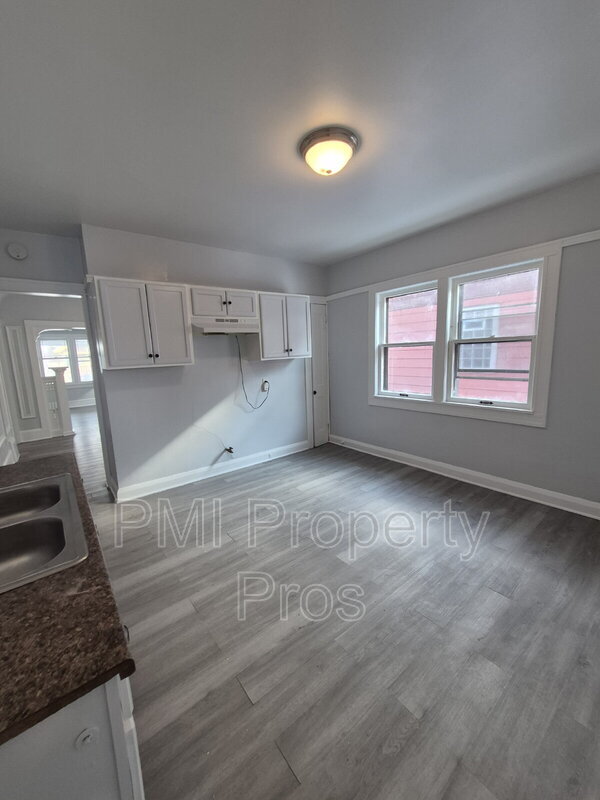 Building Photo - 2517 W Hadley St