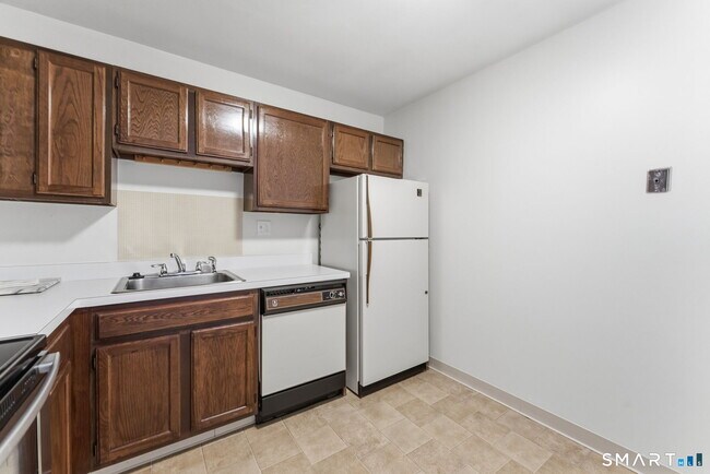 Building Photo - 2316 Cromwell Hills Dr