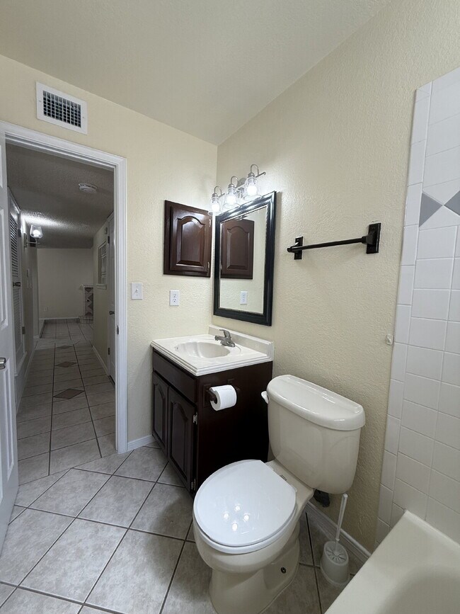 Building Photo - 12000 Ivory Gate Way