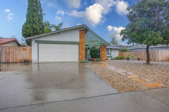 Building Photo - 1140 Harding St