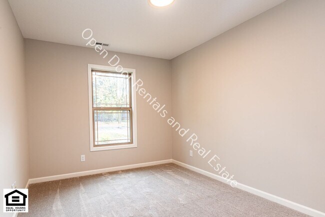 Building Photo - 305 Toledo St