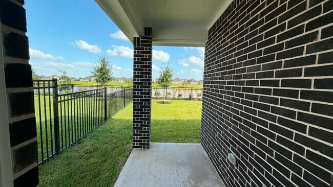 Building Photo - 27451 Sunterra Village Dr