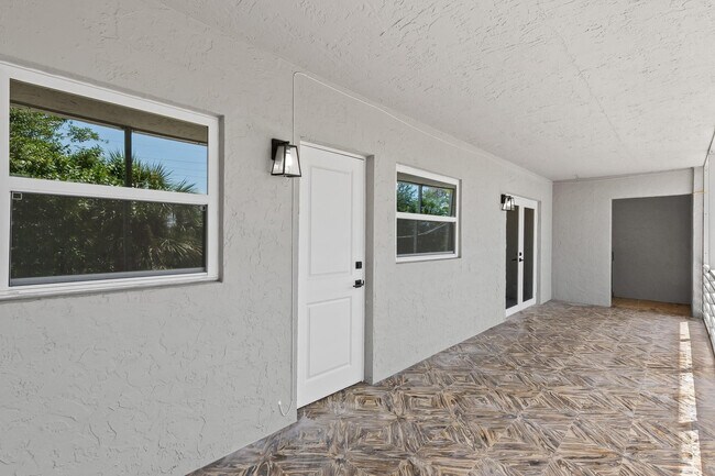 Building Photo - 1339 Ave