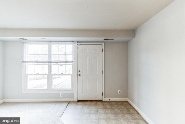 Building Photo - 1601 N Van Dorn St