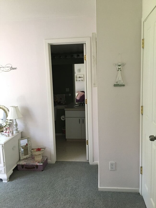 Building Photo - Adorable 2 bed/2 bath home in Southwest Longmont!