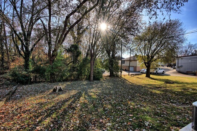 Building Photo - 2 Bedroom Home For Rent Near The Old Train Station!