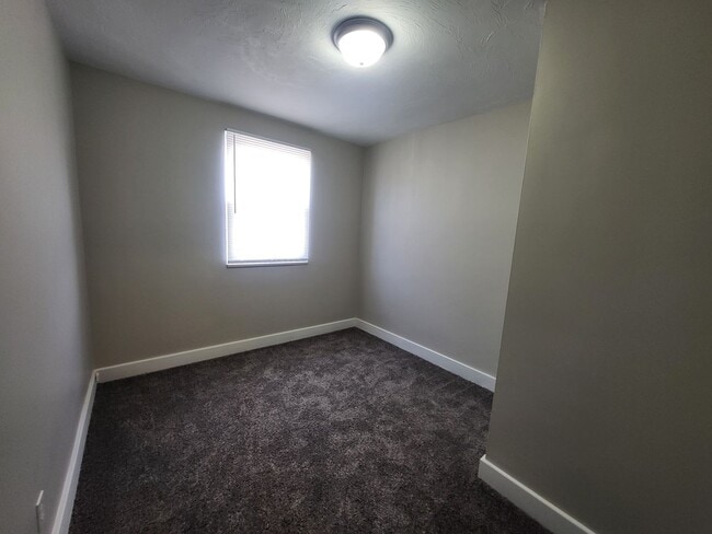 Building Photo - Newly renovated 3 bedroom house in Brookli...