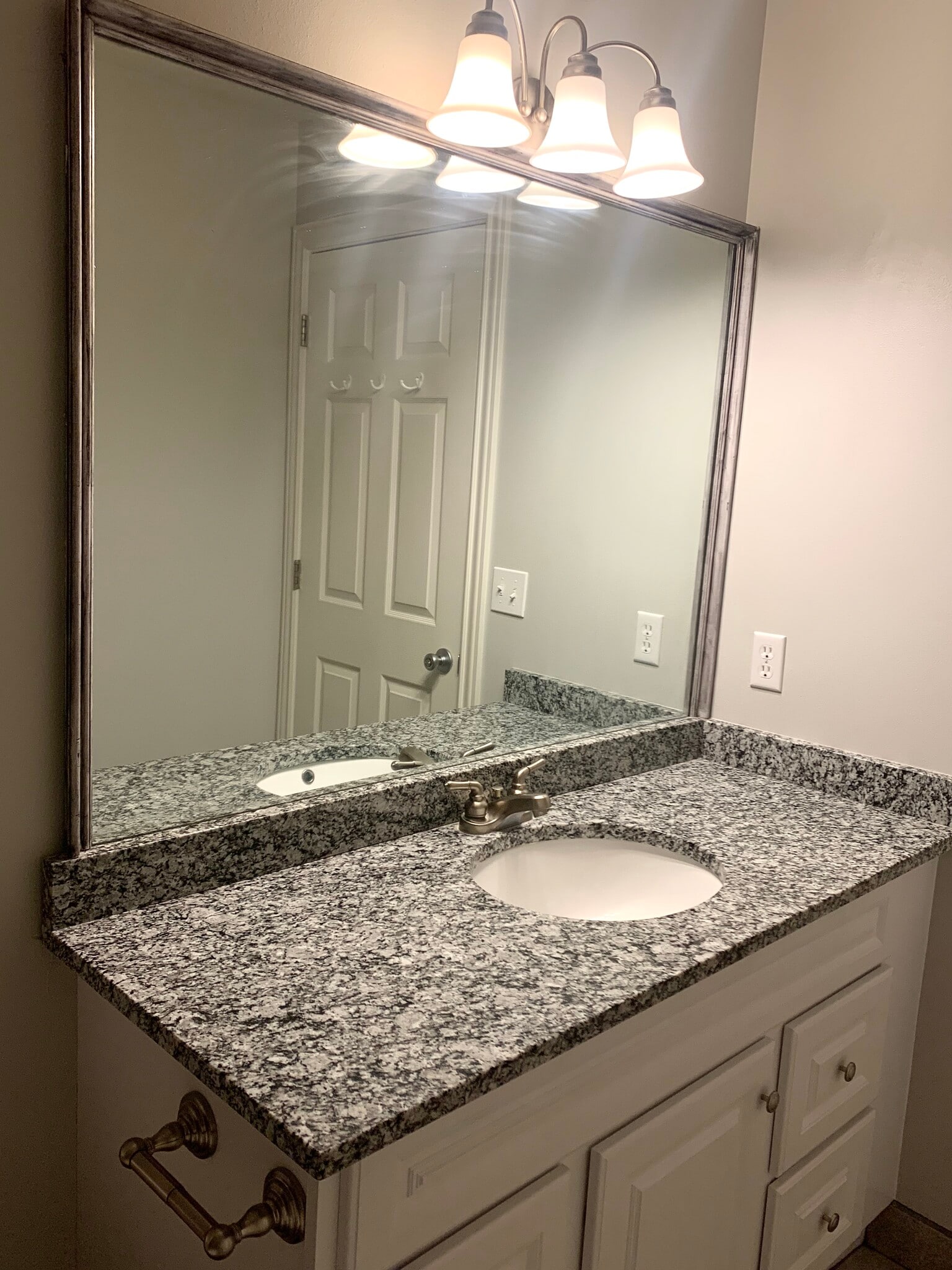 Building Photo - 33 S 900 E