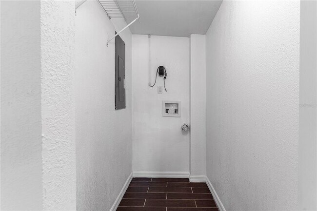 Building Photo - 8623 Parkway Cir