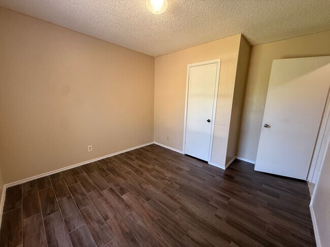 Building Photo - 11606 Castle Rock Ct