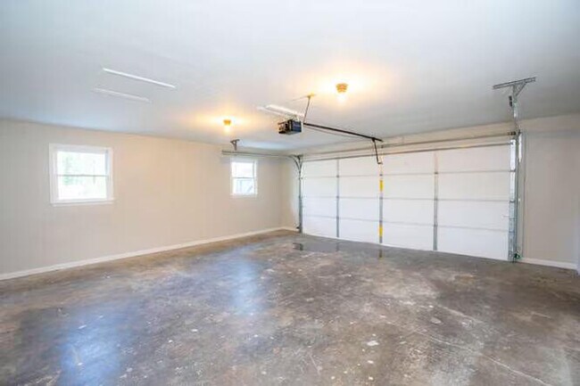 Building Photo - 1060 Washington Ave