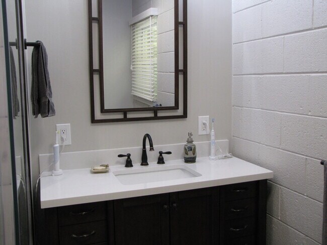 Building Photo - 2907 Elgin St