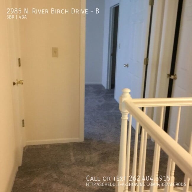 Building Photo - Huge condo with 2 car garage!