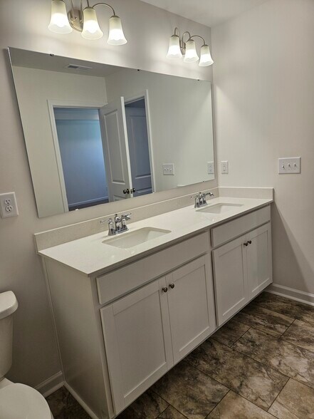 Building Photo - 3164 Lilac Grove Dr