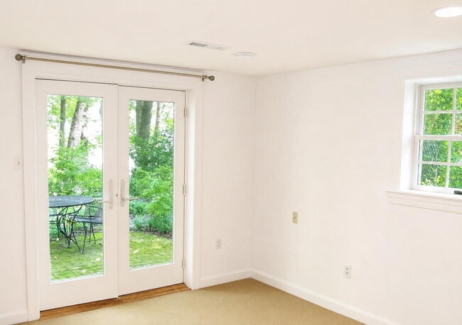 Building Photo - Elegant Split-Level Living in Prime Falls Church Location