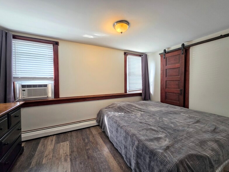 Building Photo - 712 S Broad St