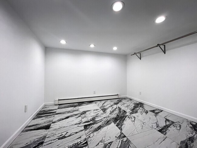 Building Photo - 158 Jelliff Mill Rd