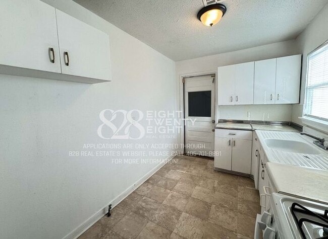 Building Photo - Cute 2 Bed/1 Bath Single Family Home in De...