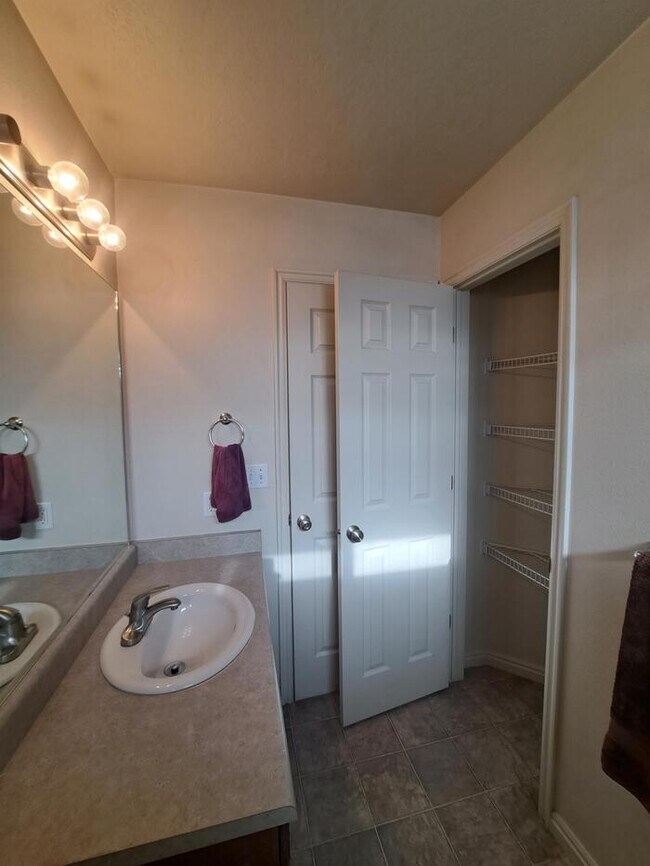 Building Photo - 7398 N Ute Dr