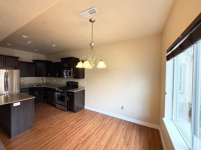 Building Photo - 3 Bed/2 Bathroom house in South Jordan