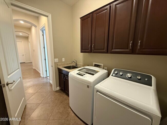 Building Photo - 4045 S Camellia Dr