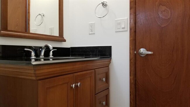 Building Photo - 404 SW 9th St