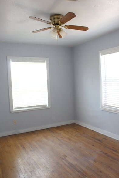 Building Photo - 908 W Avenue H
