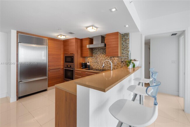 Building Photo - 6801 Collins Ave