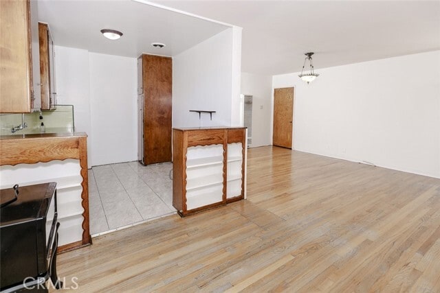 Building Photo - 1217 N Kingsley Dr