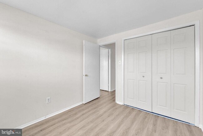 Building Photo - 40 Rittenhouse Dr