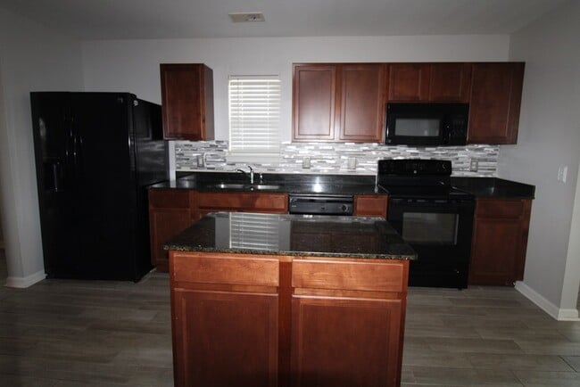 Building Photo - 1840 Polaris Dr